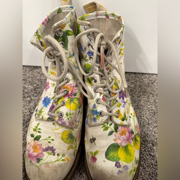 Doc martens women’s Floral Lace-Up Boots size 9 - Picture 4 of 10